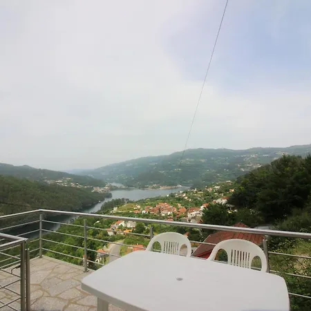 Casa Da Carvalha Mona بيت للعطل